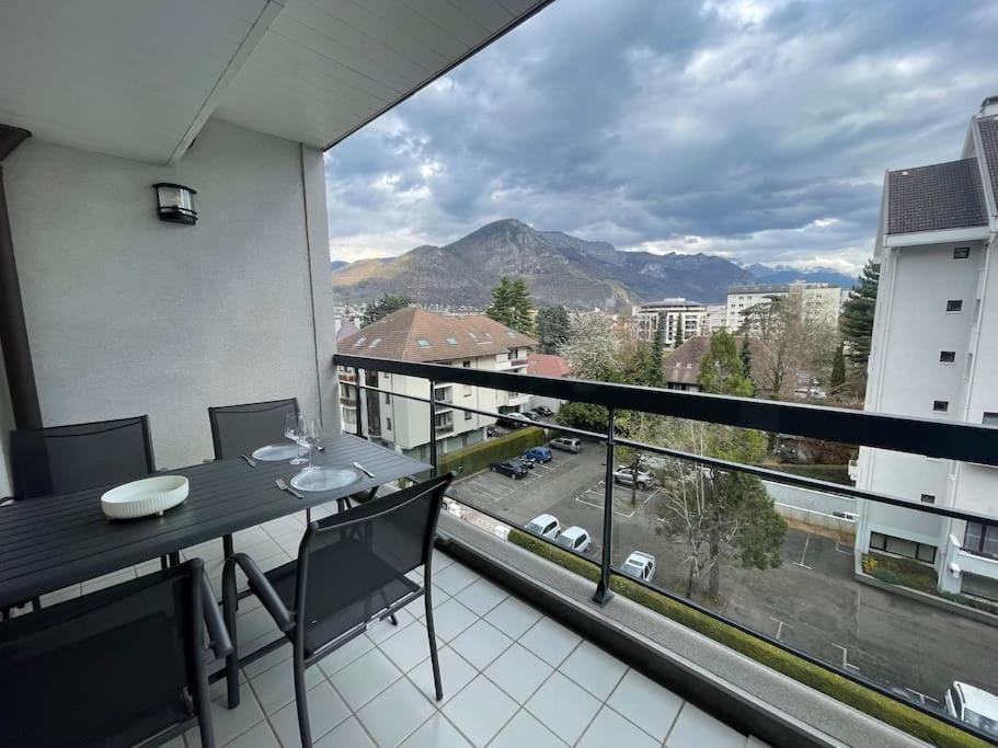 Apartamento Le Mont-Veyrier, Parking Et Vue Annecy Exterior foto