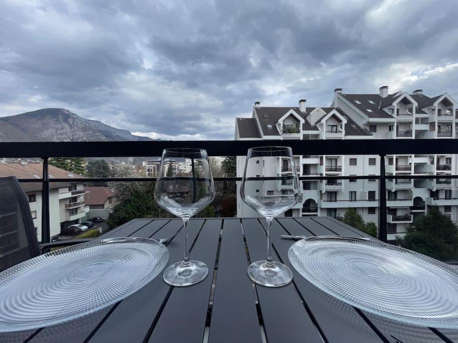 Apartamento Le Mont-Veyrier, Parking Et Vue Annecy Exterior foto